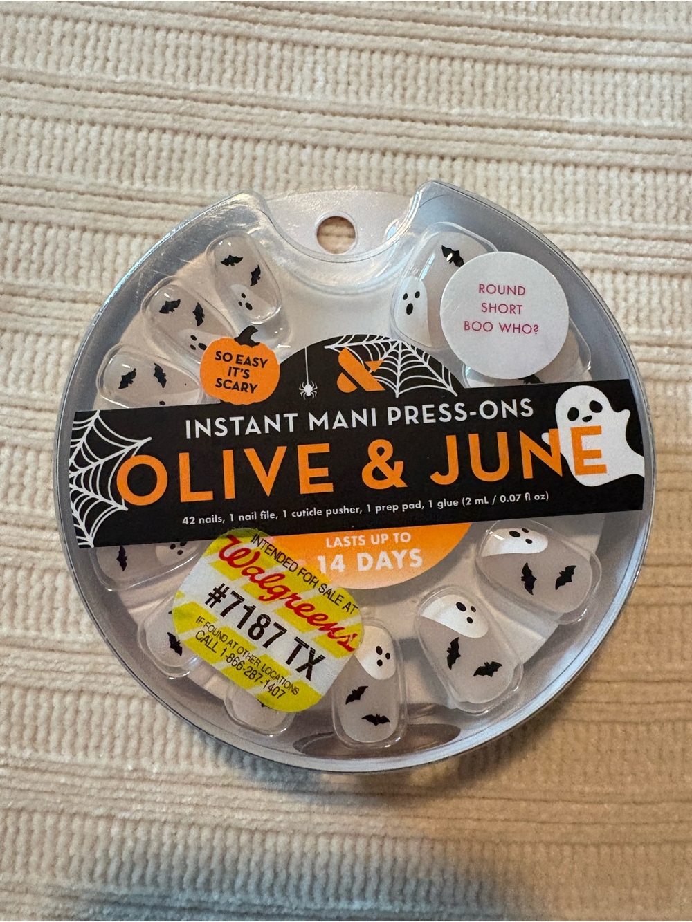 Olive & June White Ghost Instant Mani Press-Ons Boo Who Halloween Round Short